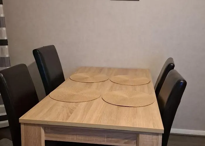 דירה Hh Huoneistot Kaksio Kolmelle פורסה